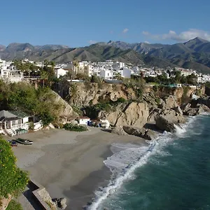 hostal-azahara.hotelsinnerja.org/